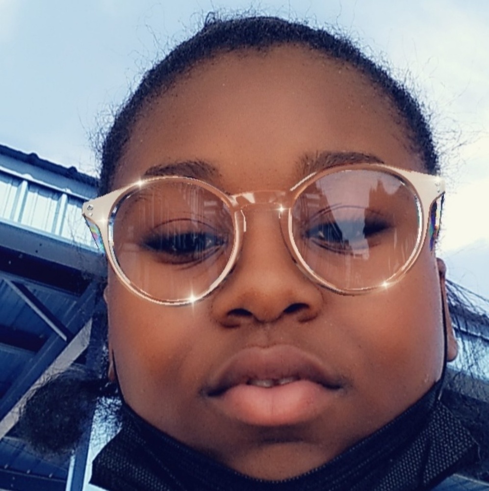 Meet your Posher, Leona